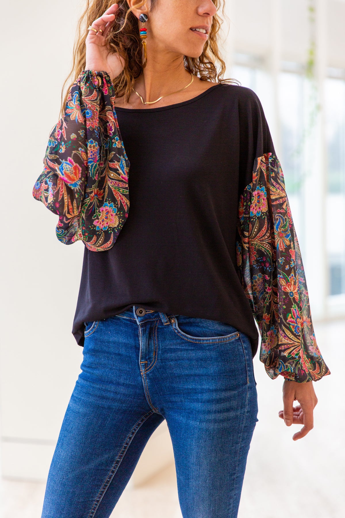 Black women's blouse, Cashmere design sleeve blouse, Balloon sleeve blouse, Tulle detail blouse, Wide round neck blouse.