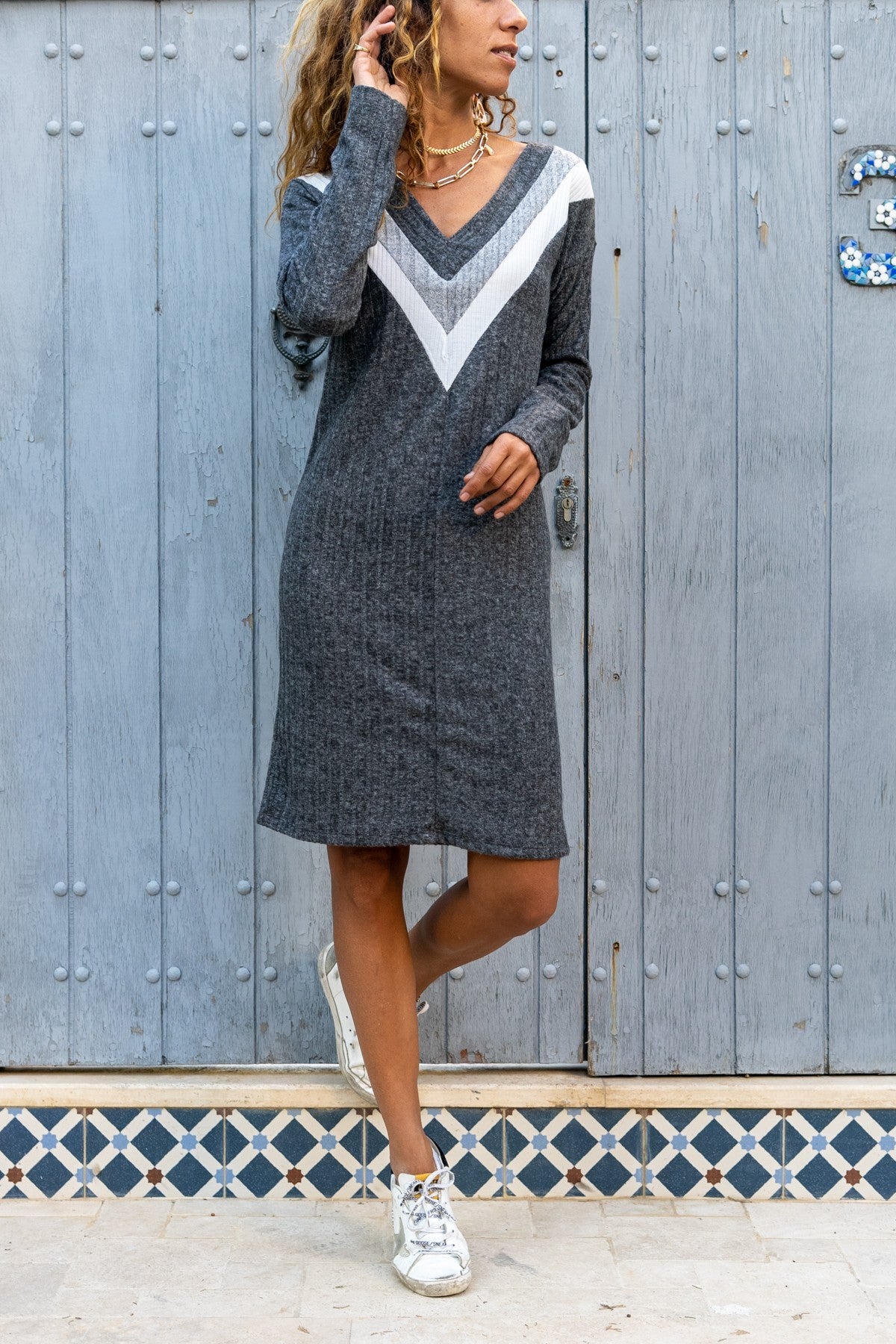 Lacy-colored V-neck women's dress, Self-patterned fabric elegant dress, New season special design comfortable dress, Long-sleeved dress with matching colors, Lacy dress made of acrylic-cotton blend produced in Turkey.