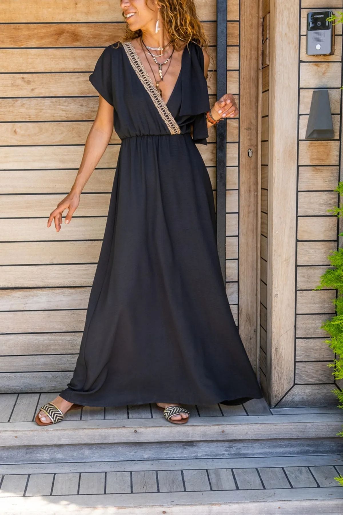 Black sexy wrap-neck dress, New season women's dress with straw embroidery, Long loose-fit comfortable dress, Half-sleeve stylish casual dress, Polyester-cotton blend dress produced in Turkey.