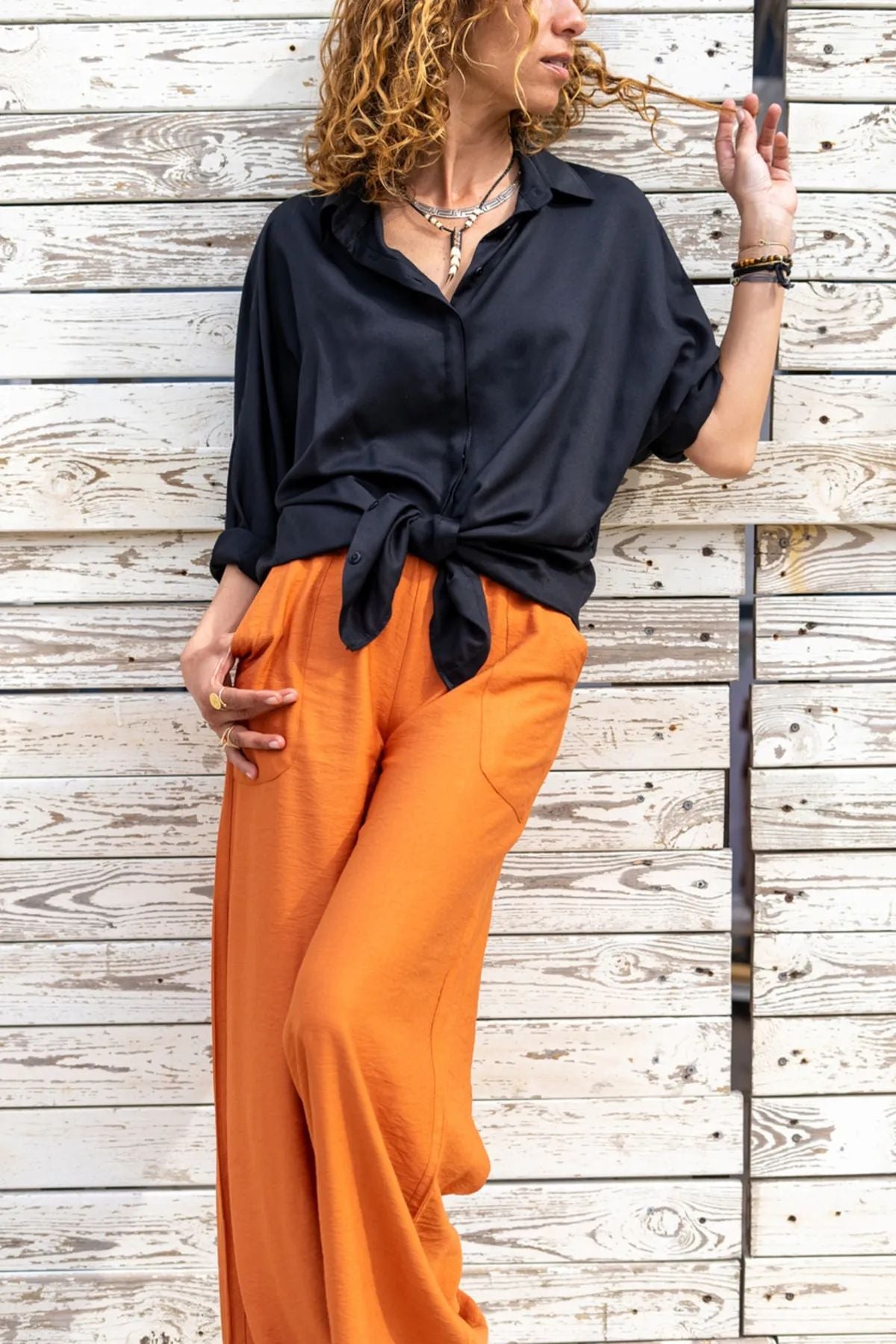 Black oversized women's shirt, Stylish shirt with textured fabric, Comfortable black shirt for the new season, Affordable classic women's shirt, Casual black women's shirt in fashion.